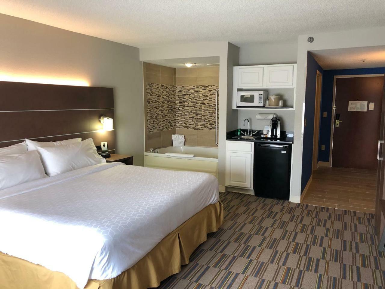 Holiday Inn Express And Suites Quakertown - Allentown Area By Ihg Exterior photo